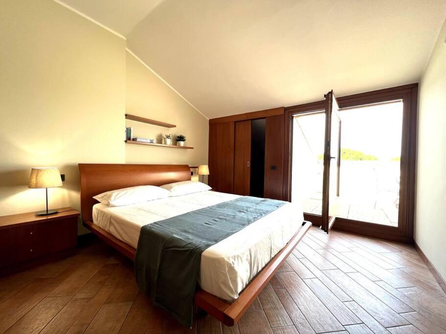 Appartement Attico In Piazza Matteotti à Desenzano del Garda Extérieur photo