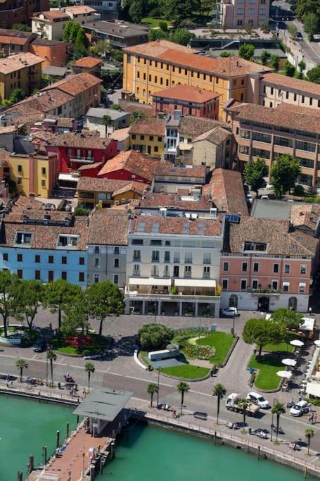 Appartement Attico In Piazza Matteotti à Desenzano del Garda Extérieur photo