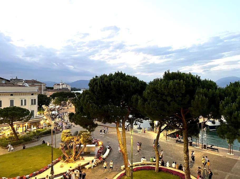 Appartement Attico In Piazza Matteotti à Desenzano del Garda Extérieur photo