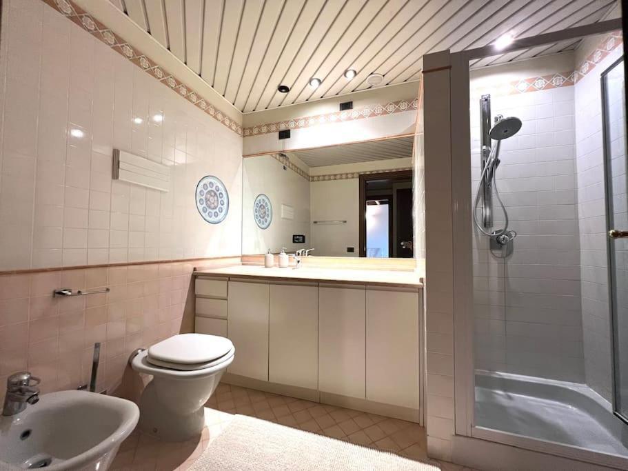 Appartement Attico In Piazza Matteotti à Desenzano del Garda Extérieur photo