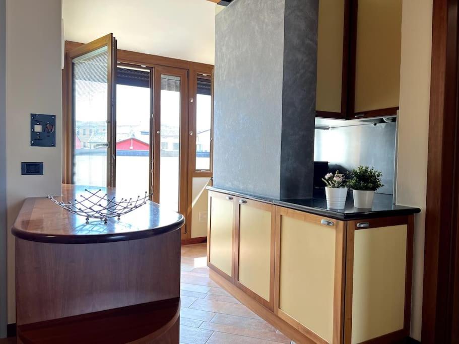 Appartement Attico In Piazza Matteotti à Desenzano del Garda Extérieur photo