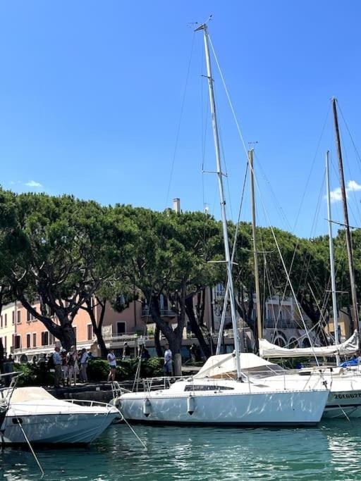 Appartement Attico In Piazza Matteotti à Desenzano del Garda Extérieur photo