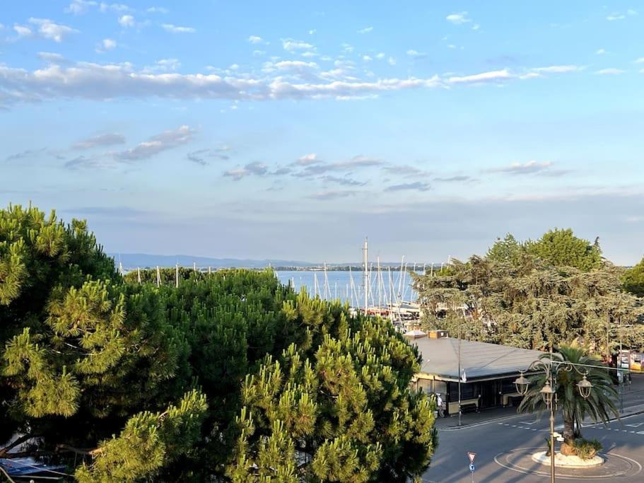 Appartement Attico In Piazza Matteotti à Desenzano del Garda Extérieur photo
