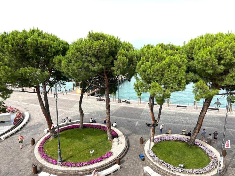 Appartement Attico In Piazza Matteotti à Desenzano del Garda Extérieur photo
